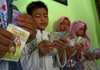 Berbagi Angpau Lebaran, Cara Mendidik Anak untuk Berbagi