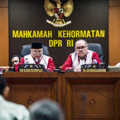 Sidang Etik Novanto Belum Putus, Anggota MKD Saling Lapor